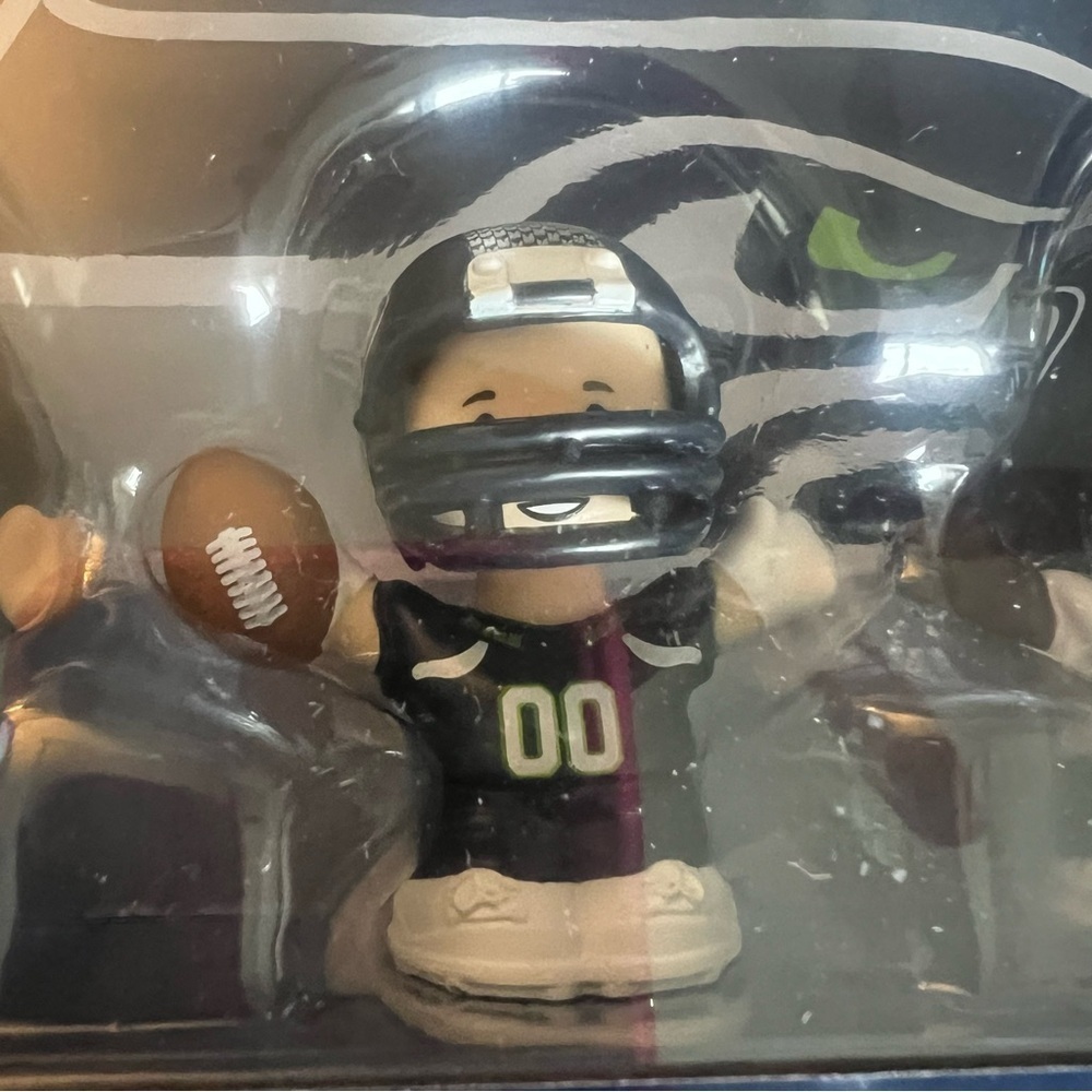 Fisher-Price Little People Seattle Seahawks collectible set- New in box! - Picture 8 of 12